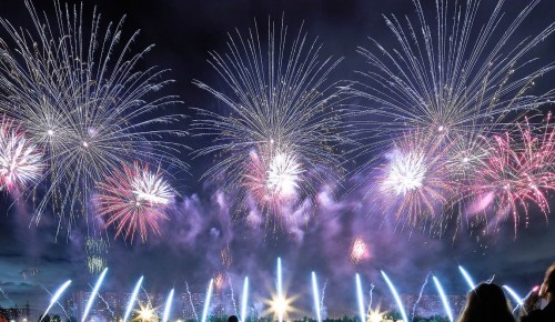 Праздничные фейерверки к Дню города запустят с двух площадок на Юго-Западе Москвы