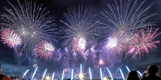 Праздничные фейерверки к Дню города запустят с двух площадок на Юго-Западе Москвы