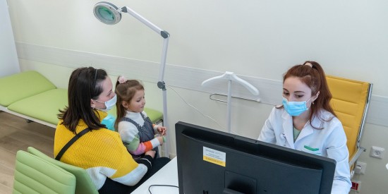 Треть детских поликлиник столицы перейдут на ведение только электронных медкарт до конца года