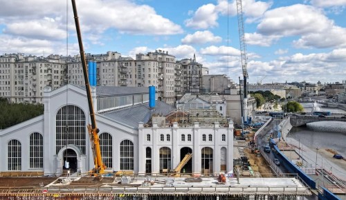 Сергей Собянин осмотрел ход работ по созданию Дома культуры «ГЭС-2» на Болотной набережной