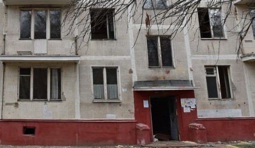В Конькове в рамках программы реновации снесли жилой дом на улице Введенского