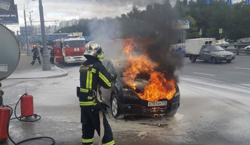 МЧС Москвы рекомендует автолюбителям проверить в своей машине огнетушитель