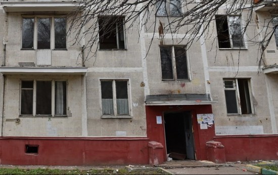 В Конькове в рамках программы реновации снесли жилой дом на улице Введенского