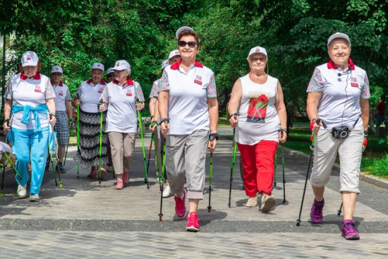 «Московское долголетие» приглашает присоединиться к соревнованиям по фоновой ходьбе «Человек идущий»