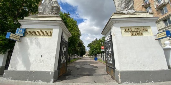 Реставрация парадных ворот Александринского дворца завершится до конца сентября