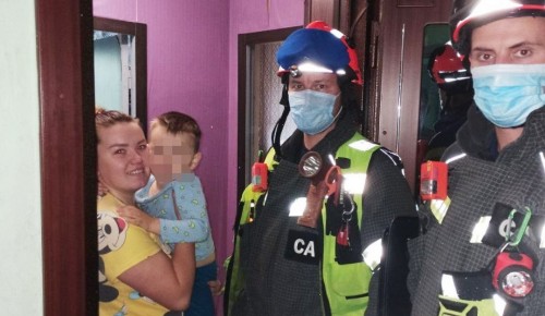 Спасатели помогли ребёнку, заблокированному в квартире в Южном Бутове