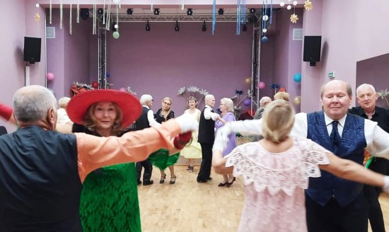 Центр "Эврика-Бутово" приглашает жителей района в танцевальный ансамбль "Мои года - моё богатство"