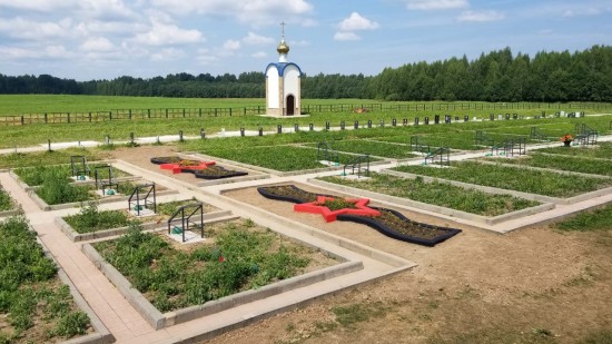 Школьники из ЮЗАО привели в порядок самую большую  в стране братскую могилу