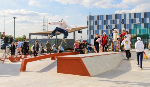 В ТРЦ "МЕГА Теплый Стан" открыли скейт-парк под открытым небом