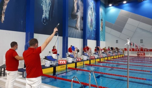 Спортсмены отделения Ясенево Центра «Самбо-70» завоевали медали V этапа Кубка Московской лиги плавания