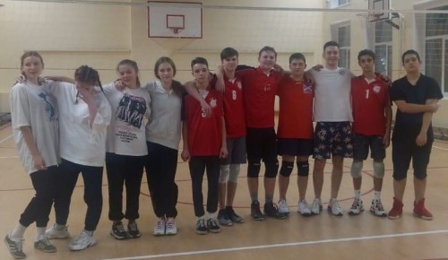ЦДС "Обручевский" провел в школе №46 соревнования по волейболу