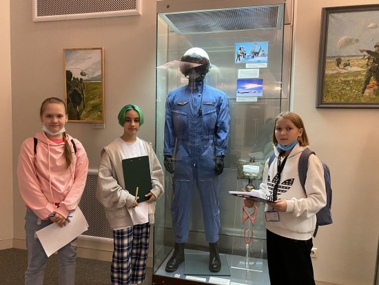 Учащиеся школы №121 посетили музей Героев Советского союза и России в рамках олимпиады "Музеи, парки, усадьбы"