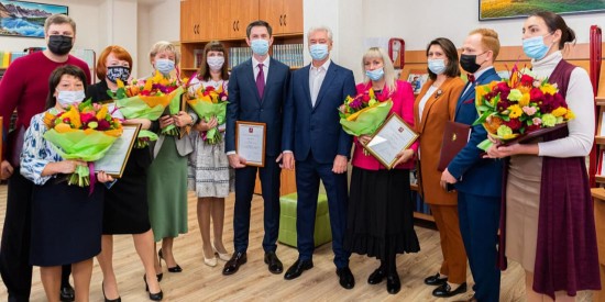 Учителя школы №1356 получили награды от мэра Москвы