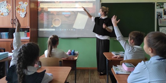Собянин рассказал о планах переоснащения школ современными компьютерами