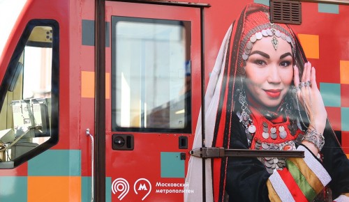 По Сокольнической линии в метро начал курсировать тематический поезд «Республика Башкортостан»