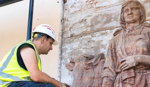 Реставраторы нашли на ВДНХ считавшиеся утраченными полотна и элементы декора — Сергунина