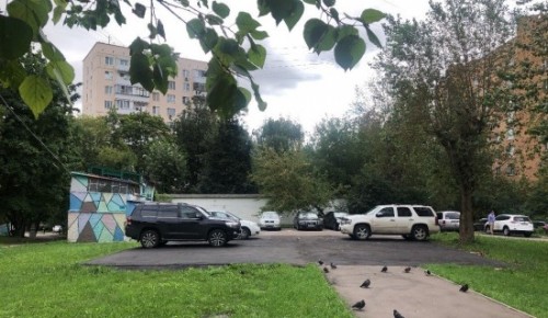 На месте самостроя в Котловке появилась парковка на 10 машиномест