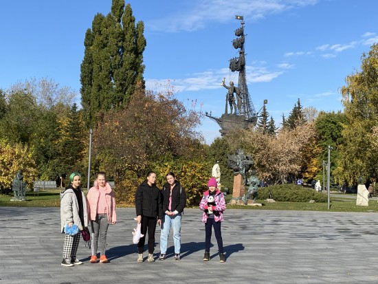 Ученики школы №121 посетили парк искусств "МУЗЕОН"
