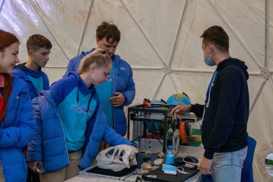 В "Артеке" стартовал V Международный слет юных геологов "ГЕОАРТЕК-2021"