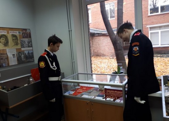 В школе № 626 кадеты смогли увидеть подлинные экспонаты военного периода
