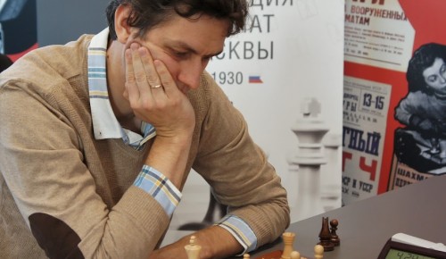 Учитель школы №17 Михаил Мозгунов вошел в двадцатку лучших на городских соревнованиях по шахматам