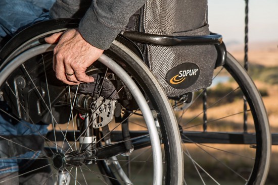 В ЮЗАО установят подъёмные платформы для инвалидов