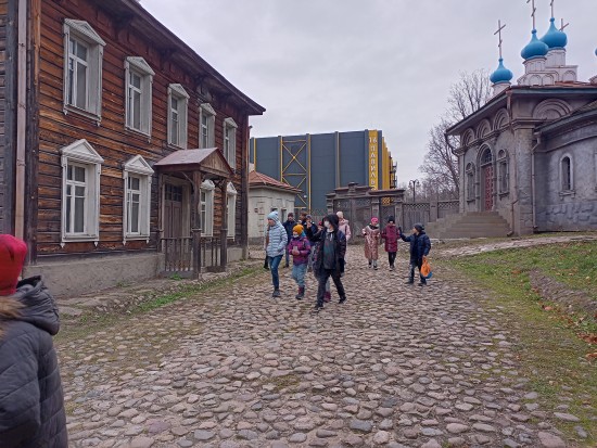 Учащиеся школы "Наши пенаты" побывали на экскурсии на киностудии "Мосфильм"