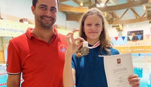 Шестиклассница школы №2103 завоевала серебро на Первенстве Москвы по плаванию