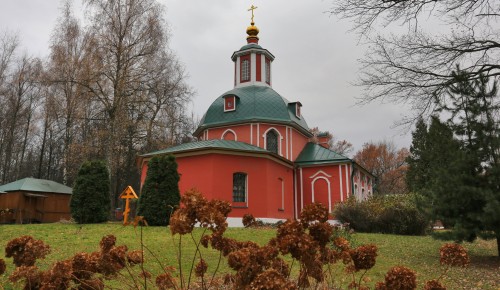 Пережил большевиков и Наполеона. Жители помогали восстанавливать  храм в Воронцовском парке