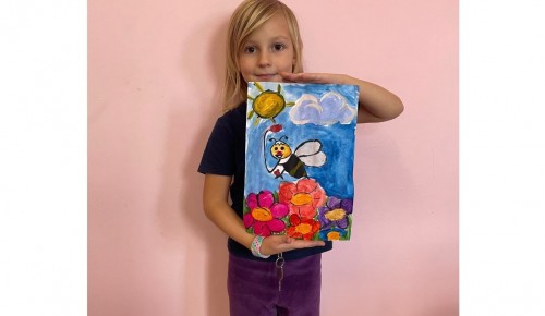 Ученица школы № 1205 стала победительницей конкурса рисунков «Дружные пчелки»