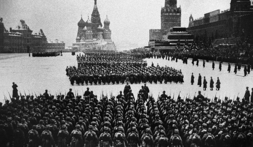 Московский дворец пионеров напомнил о параде в честь годовщины Октябрьской революции