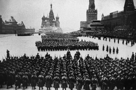 Московский дворец пионеров напомнил о параде в честь годовщины Октябрьской революции