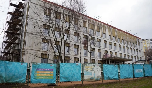 В первом филиале поликлиники №134 в Ясеневе возводят новый фасад