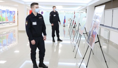 В Московском университете МВД имени Кикотя прошла выставка стенной печати ко Дню полиции