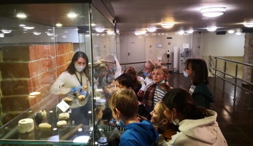 Школьники Черемушек совершили экскурсию в Музей археологии Москвы
