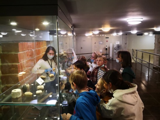 Школьники Черемушек совершили экскурсию в Музей археологии Москвы