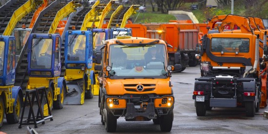 На юго-западе Москвы проверили готовность спецтехники к зимнему периоду