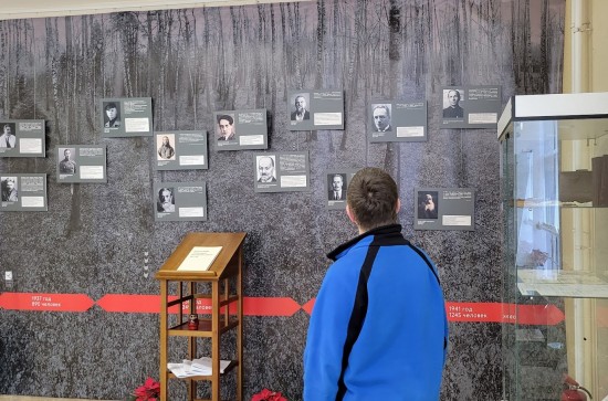 В лицее «Вторая школа» открылась экспозиция «Место памяти спецобъект «Коммунарка»