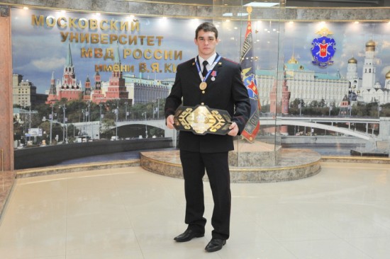 В Московском университете МВД имени Кикотя прошло чествование нового чемпиона мира по боксу Марка Петровского