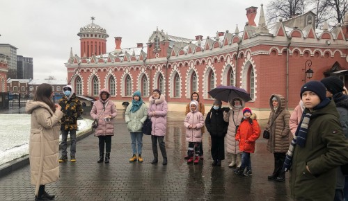 Дети Академического района посетили Петровский путевой дворец