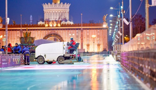 В Москве на ВДНХ заработает самый большой каток