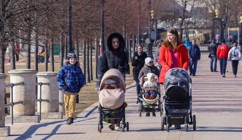 Социальные выплаты семьям с детьми в Москве в 2022 году увеличатся на 4,8%