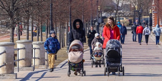 Москвичам рассказали, как столица поддерживает женщин с детьми