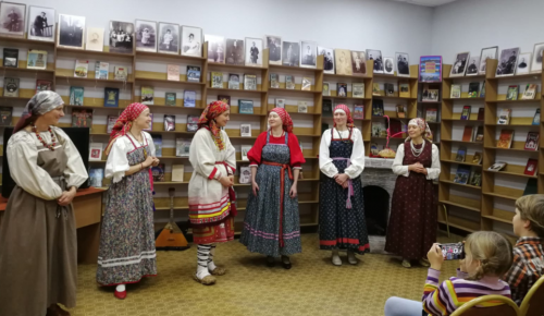 В библиотеке №171 выступил фольклорный ансамбль из школы «Путь зерна»