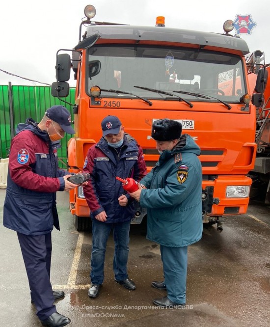 В Юго-Западном округе проверили пожарную безопасность  дорожно-уборочной техники