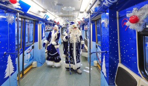 Новогодние поезда запустят на оранжевой и серой ветках метро