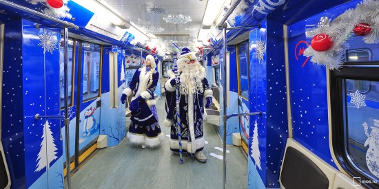 Новогодние поезда запустят на оранжевой и серой ветках метро