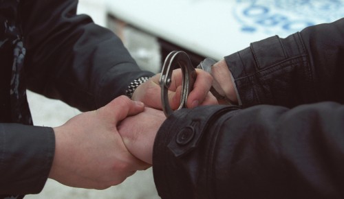 Полицейские Обручевского района задержали 29-летнего подозреваемого в разбойном нападении