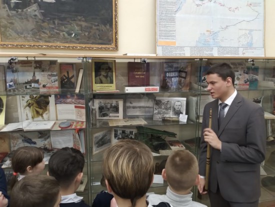 Дети Котловки в честь 80-летия Битвы под Москвой посетили школьный музей