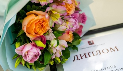 В Москве активные волонтеры получили благодарности и памятные подарки